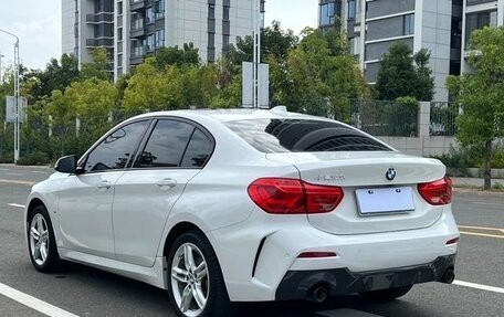 BMW 1 серия, 2022 год, 1 800 000 рублей, 5 фотография