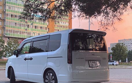 Honda Stepwgn, 2022 год, 3 000 000 рублей, 5 фотография