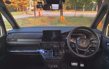 Honda Stepwgn, 2022 год, 3 000 000 рублей, 9 фотография