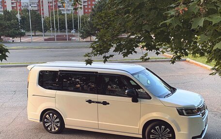 Honda Stepwgn, 2022 год, 3 000 000 рублей, 7 фотография