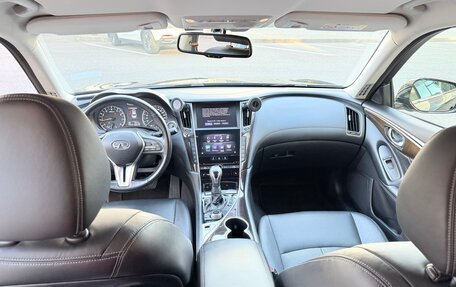 Infiniti Q50 I рестайлинг, 2018 год, 3 000 000 рублей, 12 фотография