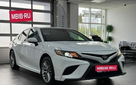 Toyota Camry, 2018 год, 1 950 000 рублей, 5 фотография