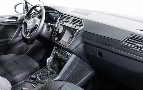 Volkswagen Tiguan II, 2019 год, 2 790 000 рублей, 16 фотография