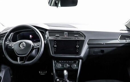 Volkswagen Tiguan II, 2019 год, 2 790 000 рублей, 15 фотография
