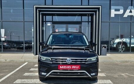 Volkswagen Tiguan II, 2019 год, 2 598 000 рублей, 2 фотография