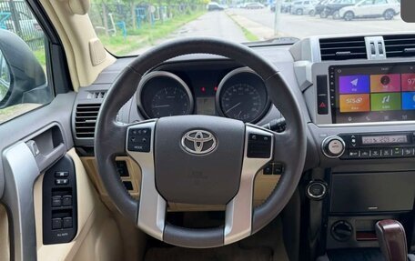 Toyota Land Cruiser Prado 150 рестайлинг 2, 2015 год, 3 590 000 рублей, 9 фотография