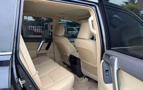Toyota Land Cruiser Prado 150 рестайлинг 2, 2015 год, 3 590 000 рублей, 11 фотография