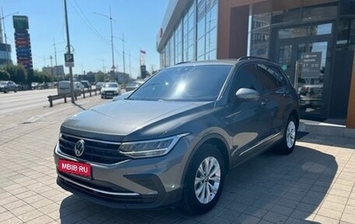 Volkswagen Tiguan II, 2021 год, 2 420 000 рублей, 1 фотография