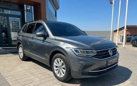 Volkswagen Tiguan II, 2021 год, 2 420 000 рублей, 3 фотография