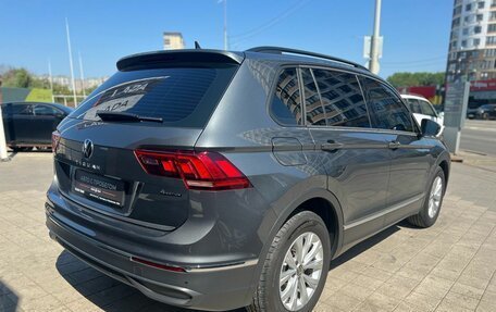 Volkswagen Tiguan II, 2021 год, 2 420 000 рублей, 5 фотография