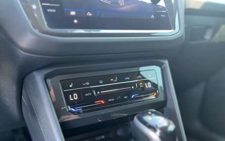 Volkswagen Tiguan II, 2021 год, 2 420 000 рублей, 13 фотография