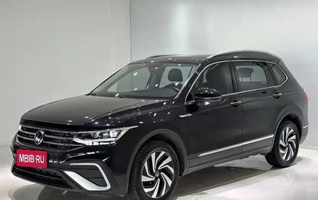 Volkswagen Tiguan II, 2023 год, 2 410 000 рублей, 1 фотография