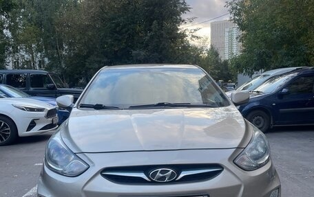 Hyundai Solaris II рестайлинг, 2011 год, 600 000 рублей, 8 фотография