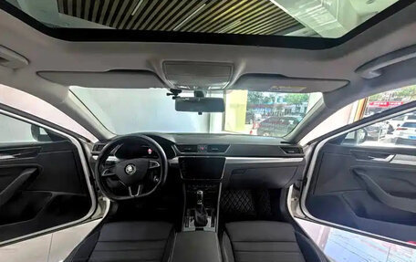 Skoda Superb III рестайлинг, 2022 год, 1 572 000 рублей, 12 фотография