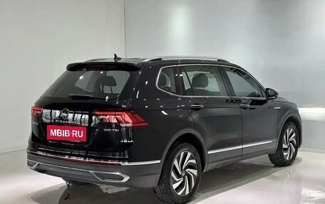 Volkswagen Tiguan II, 2023 год, 2 410 000 рублей, 3 фотография