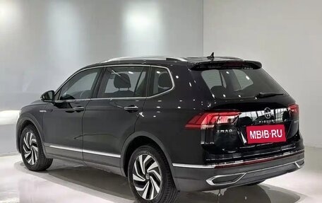 Volkswagen Tiguan II, 2023 год, 2 410 000 рублей, 4 фотография