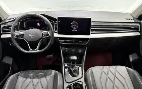 Volkswagen Tiguan II, 2023 год, 2 410 000 рублей, 10 фотография