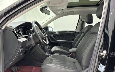 Volkswagen Tiguan II, 2023 год, 2 410 000 рублей, 8 фотография