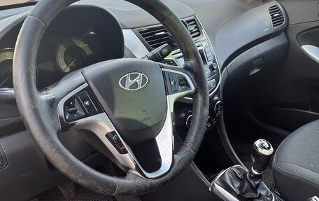 Hyundai Solaris II рестайлинг, 2011 год, 750 000 рублей, 17 фотография