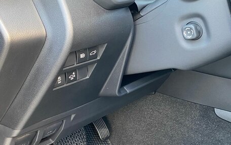 Toyota Land Cruiser, 2021 год, 9 990 000 рублей, 27 фотография