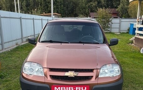 Chevrolet Niva I рестайлинг, 2018 год, 615 000 рублей, 2 фотография