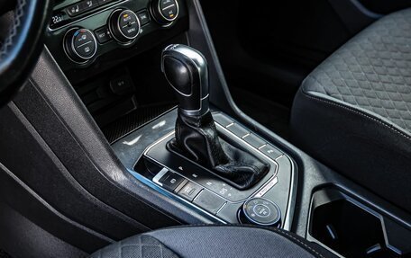 Volkswagen Tiguan II, 2017 год, 2 350 000 рублей, 22 фотография