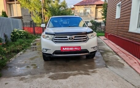 Toyota Highlander III, 2011 год, 2 100 000 рублей, 2 фотография