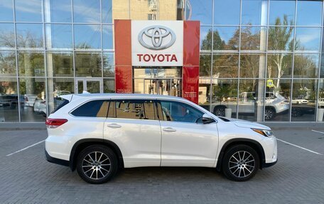 Toyota Highlander III, 2019 год, 3 550 000 рублей, 4 фотография