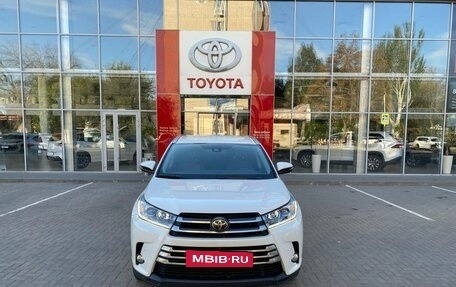 Toyota Highlander III, 2019 год, 3 550 000 рублей, 2 фотография