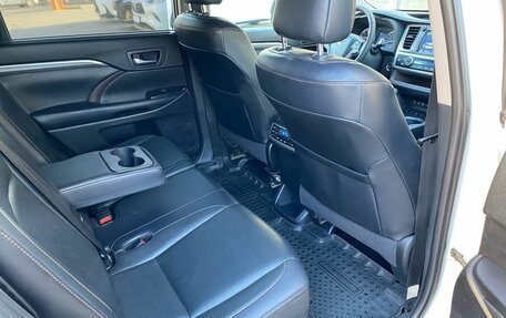 Toyota Highlander III, 2019 год, 3 550 000 рублей, 18 фотография