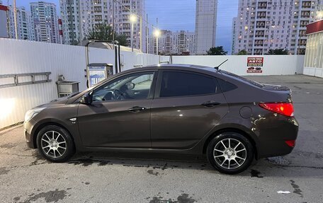 Hyundai Solaris II рестайлинг, 2015 год, 1 000 000 рублей, 3 фотография
