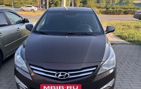 Hyundai Solaris II рестайлинг, 2015 год, 1 000 000 рублей, 4 фотография