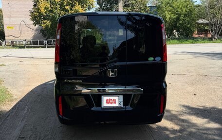 Honda Stepwgn IV, 2017 год, 2 000 000 рублей, 5 фотография