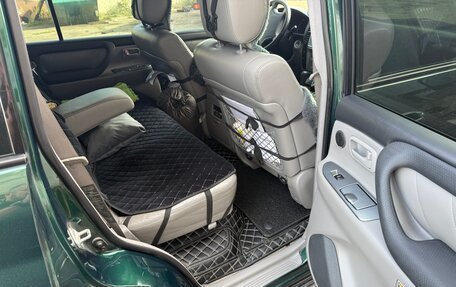 Toyota Land Cruiser 100 рестайлинг 2, 2006 год, 3 199 000 рублей, 10 фотография
