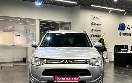 Mitsubishi Outlander III рестайлинг 3, 2012 год, 1 376 000 рублей, 2 фотография
