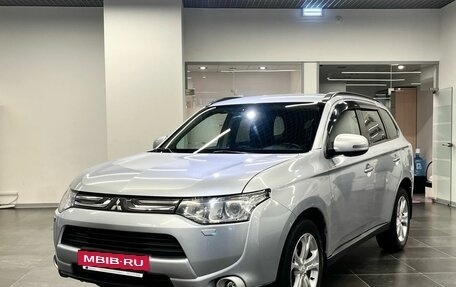 Mitsubishi Outlander III рестайлинг 3, 2012 год, 1 376 000 рублей, 3 фотография