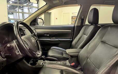 Mitsubishi Outlander III рестайлинг 3, 2012 год, 1 376 000 рублей, 14 фотография