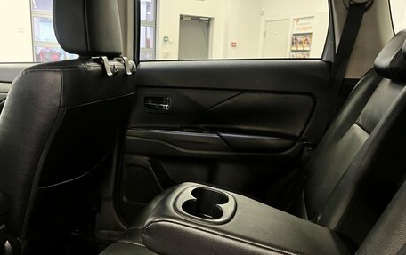 Mitsubishi Outlander III рестайлинг 3, 2012 год, 1 376 000 рублей, 13 фотография