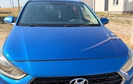 Hyundai Solaris II рестайлинг, 2017 год, 1 000 000 рублей, 3 фотография
