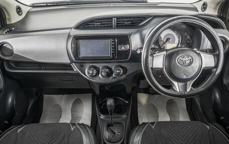 Toyota Vitz, 2014 год, 899 000 рублей, 10 фотография