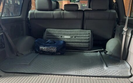 Toyota Land Cruiser 100 рестайлинг 2, 2005 год, 2 300 000 рублей, 10 фотография