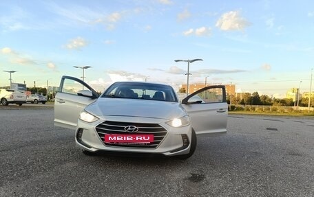 Hyundai Elantra VI рестайлинг, 2016 год, 1 120 000 рублей, 2 фотография