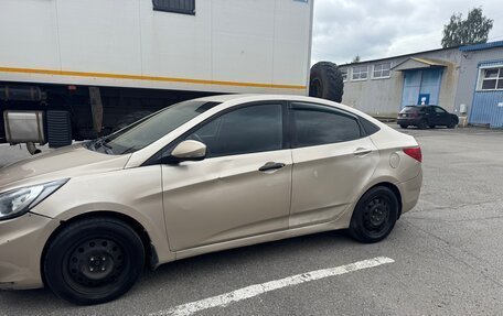 Hyundai Solaris II рестайлинг, 2011 год, 299 999 рублей, 1 фотография