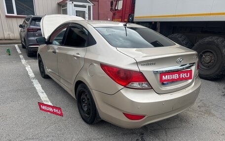 Hyundai Solaris II рестайлинг, 2011 год, 299 999 рублей, 10 фотография
