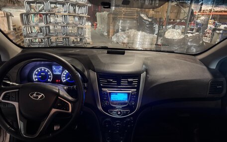 Hyundai Solaris II рестайлинг, 2011 год, 299 999 рублей, 12 фотография