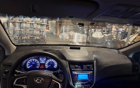 Hyundai Solaris II рестайлинг, 2011 год, 299 999 рублей, 14 фотография