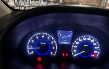 Hyundai Solaris II рестайлинг, 2011 год, 299 999 рублей, 13 фотография