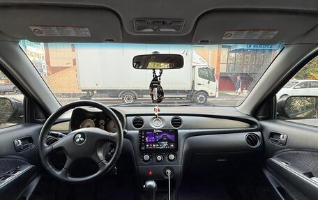 Mitsubishi Outlander III рестайлинг 3, 2004 год, 900 000 рублей, 8 фотография