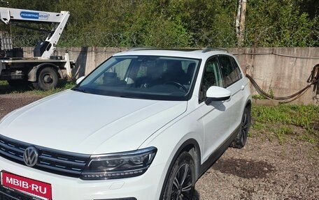 Volkswagen Tiguan II, 2017 год, 2 400 000 рублей, 3 фотография