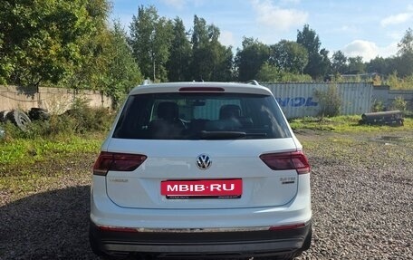 Volkswagen Tiguan II, 2017 год, 2 400 000 рублей, 13 фотография